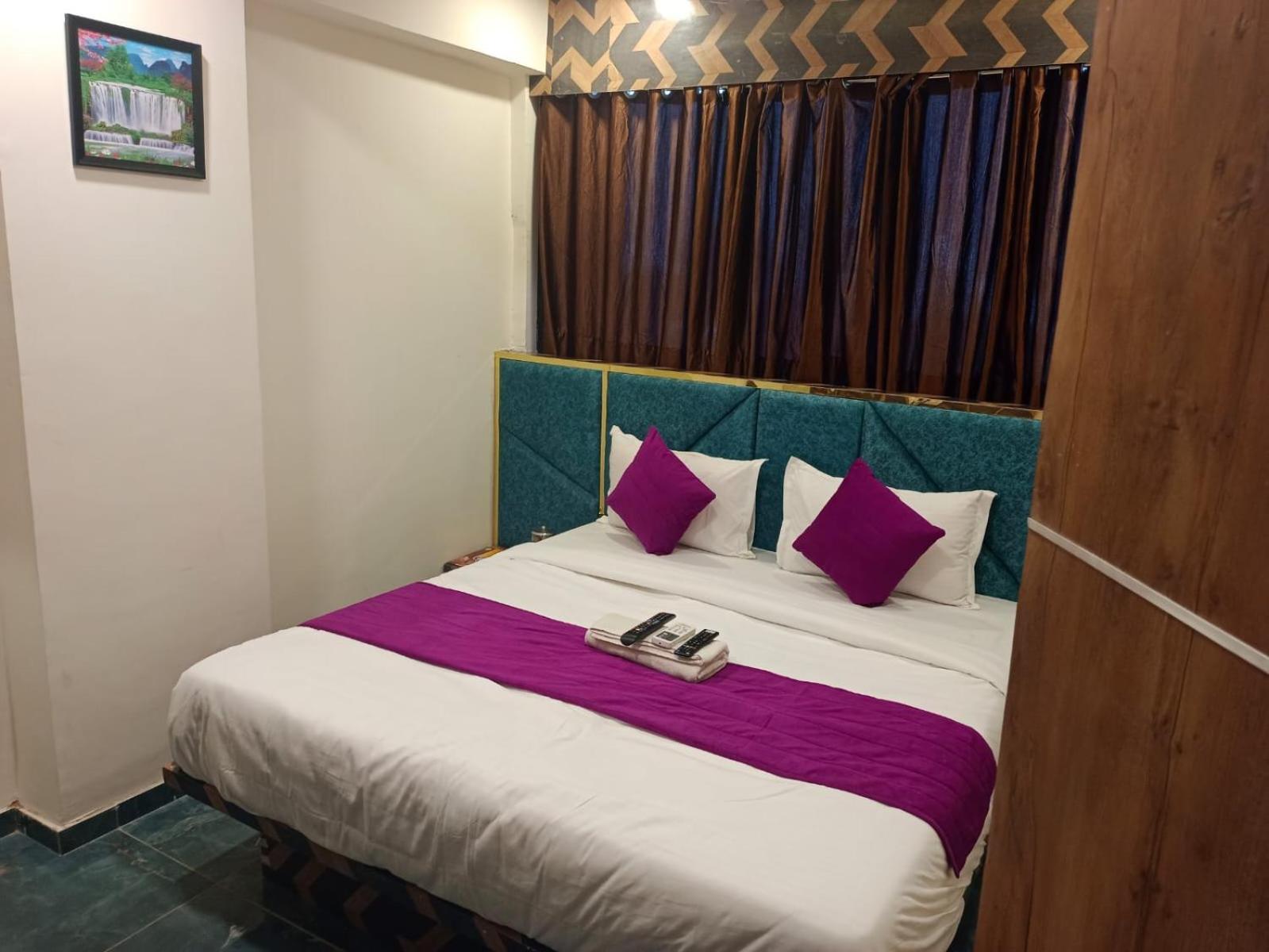 Hotel Karnavati Αχμπανταμπάντ Εξωτερικό φωτογραφία