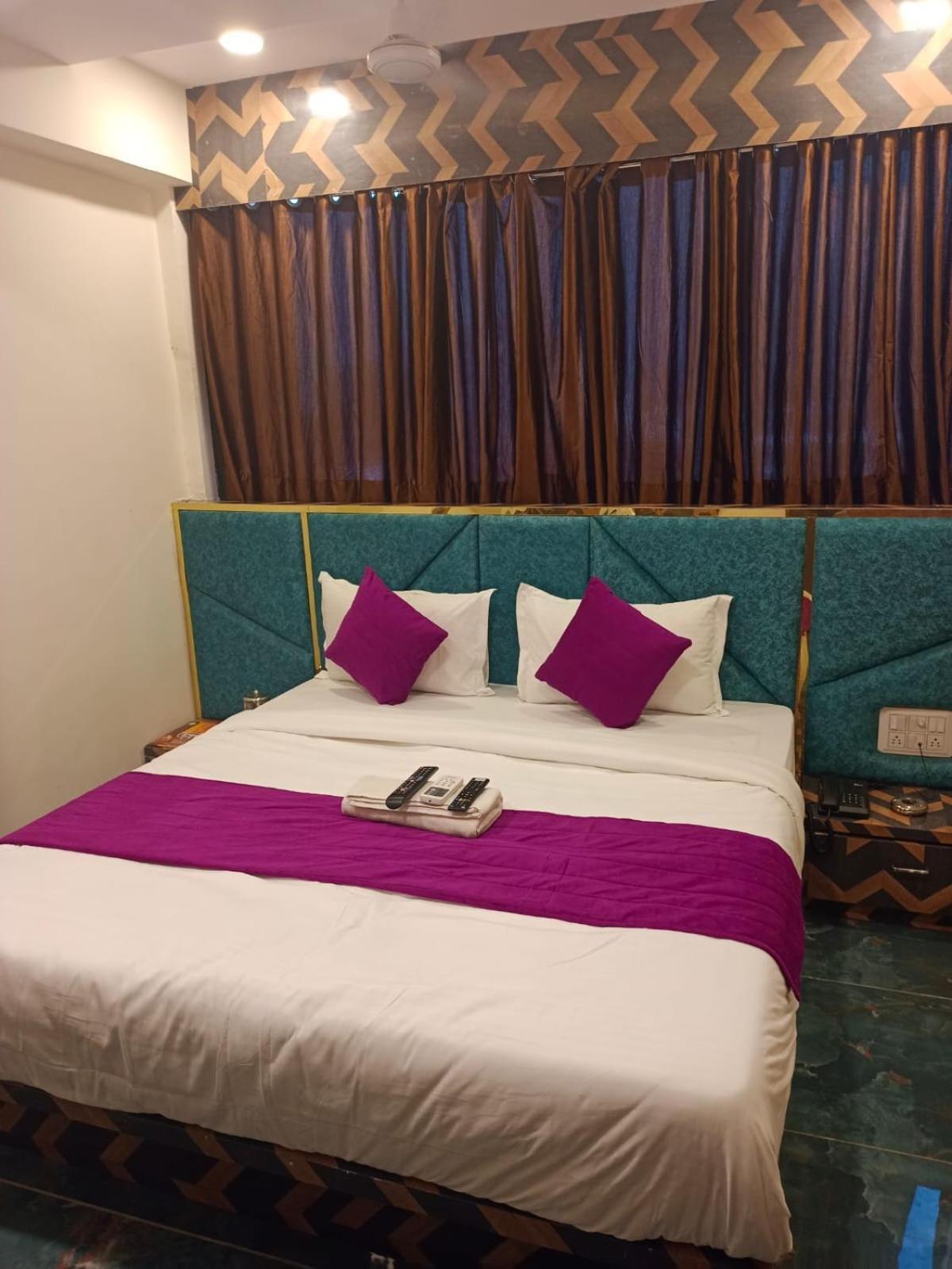 Hotel Karnavati Αχμπανταμπάντ Εξωτερικό φωτογραφία